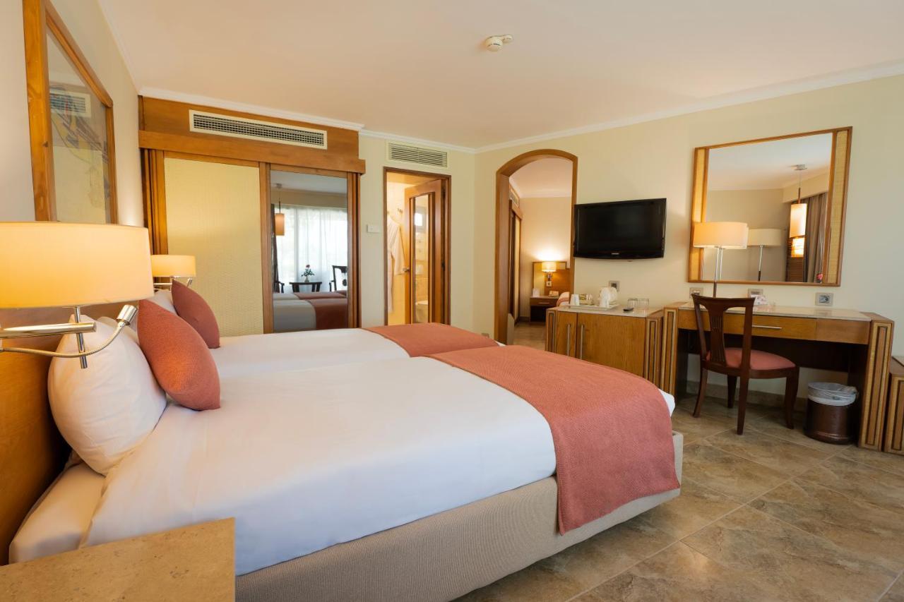 โจลี วิลล์ รีสอร์ต แอนด์ สปา คิงส์ ไอส์แลนด์ ลูเซอร์ Hotel ลักซอร์ ภายนอก รูปภาพ A room at the hotel