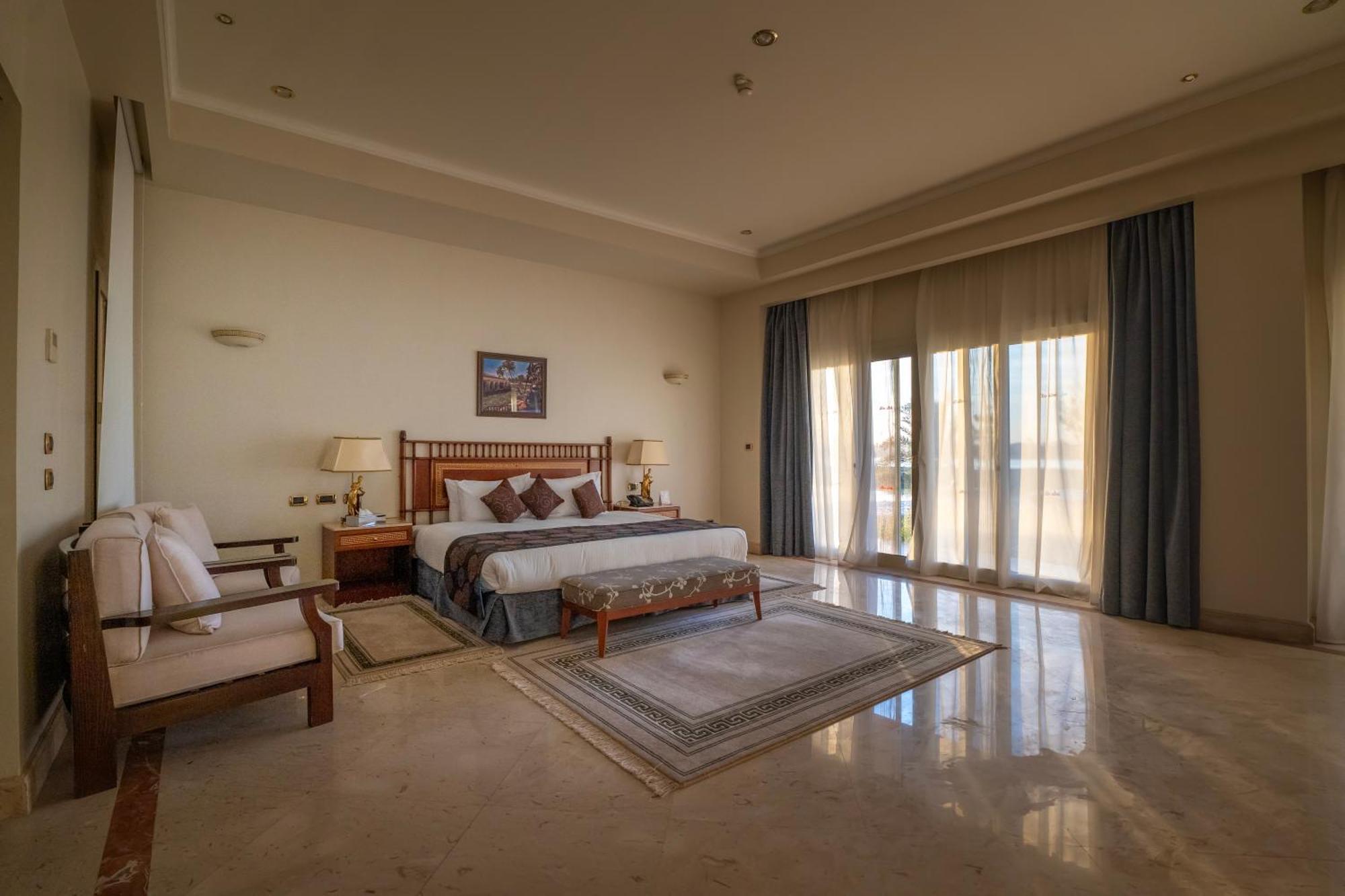 โจลี วิลล์ รีสอร์ต แอนด์ สปา คิงส์ ไอส์แลนด์ ลูเซอร์ Hotel ลักซอร์ ภายนอก รูปภาพ A bedroom at the hotel