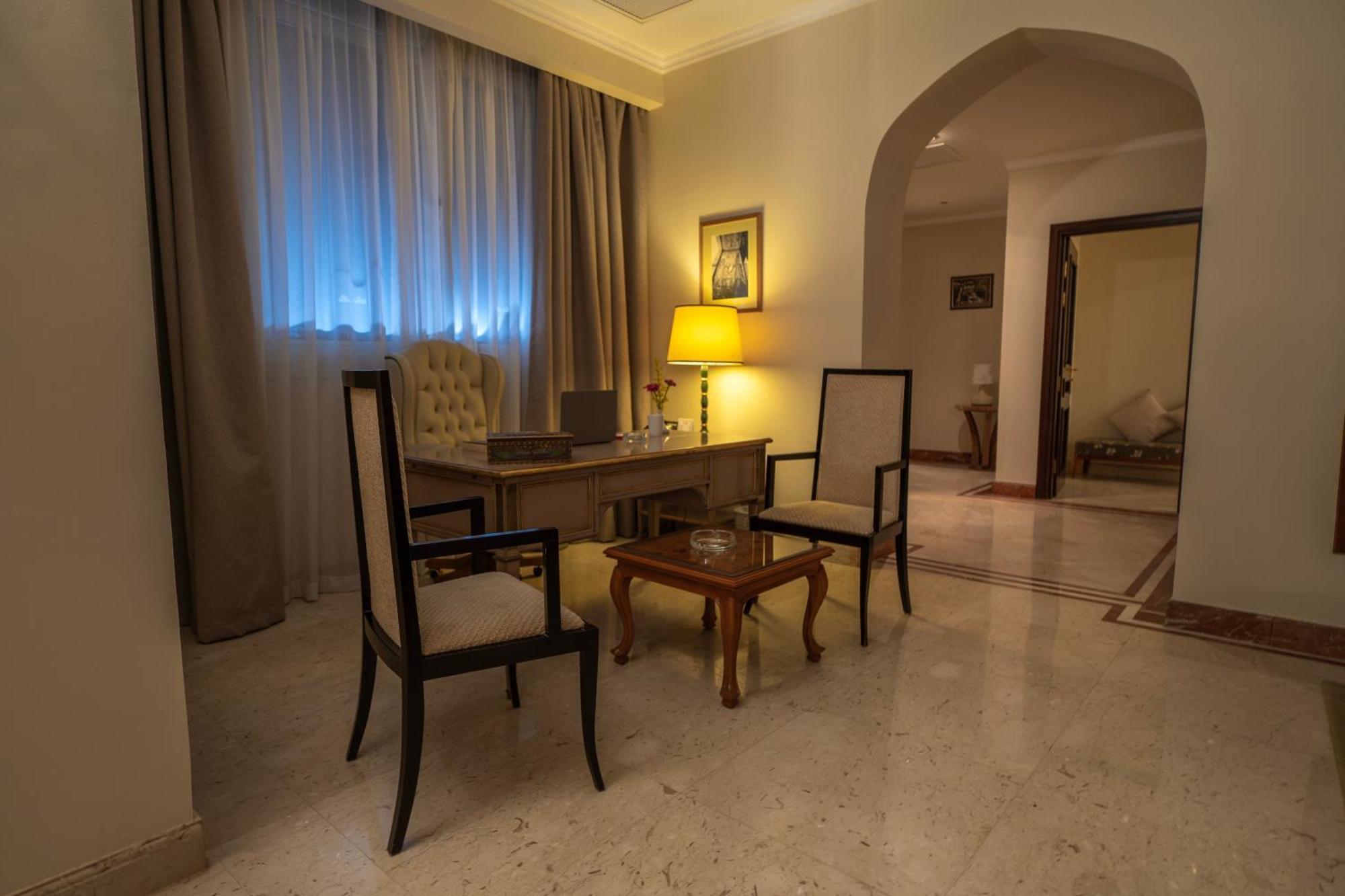 โจลี วิลล์ รีสอร์ต แอนด์ สปา คิงส์ ไอส์แลนด์ ลูเซอร์ Hotel ลักซอร์ ภายนอก รูปภาพ A suite at the hotel