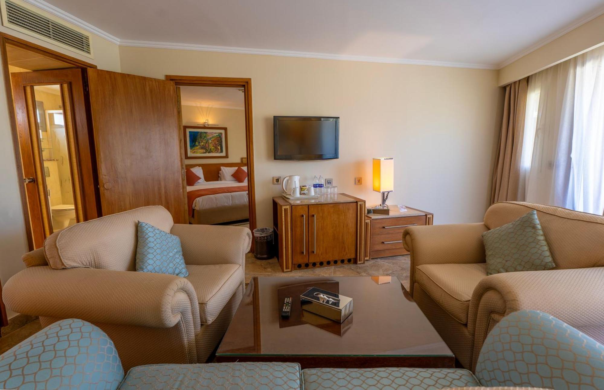 โจลี วิลล์ รีสอร์ต แอนด์ สปา คิงส์ ไอส์แลนด์ ลูเซอร์ Hotel ลักซอร์ ภายนอก รูปภาพ Suite at the Hilton Sharm El Sheikh