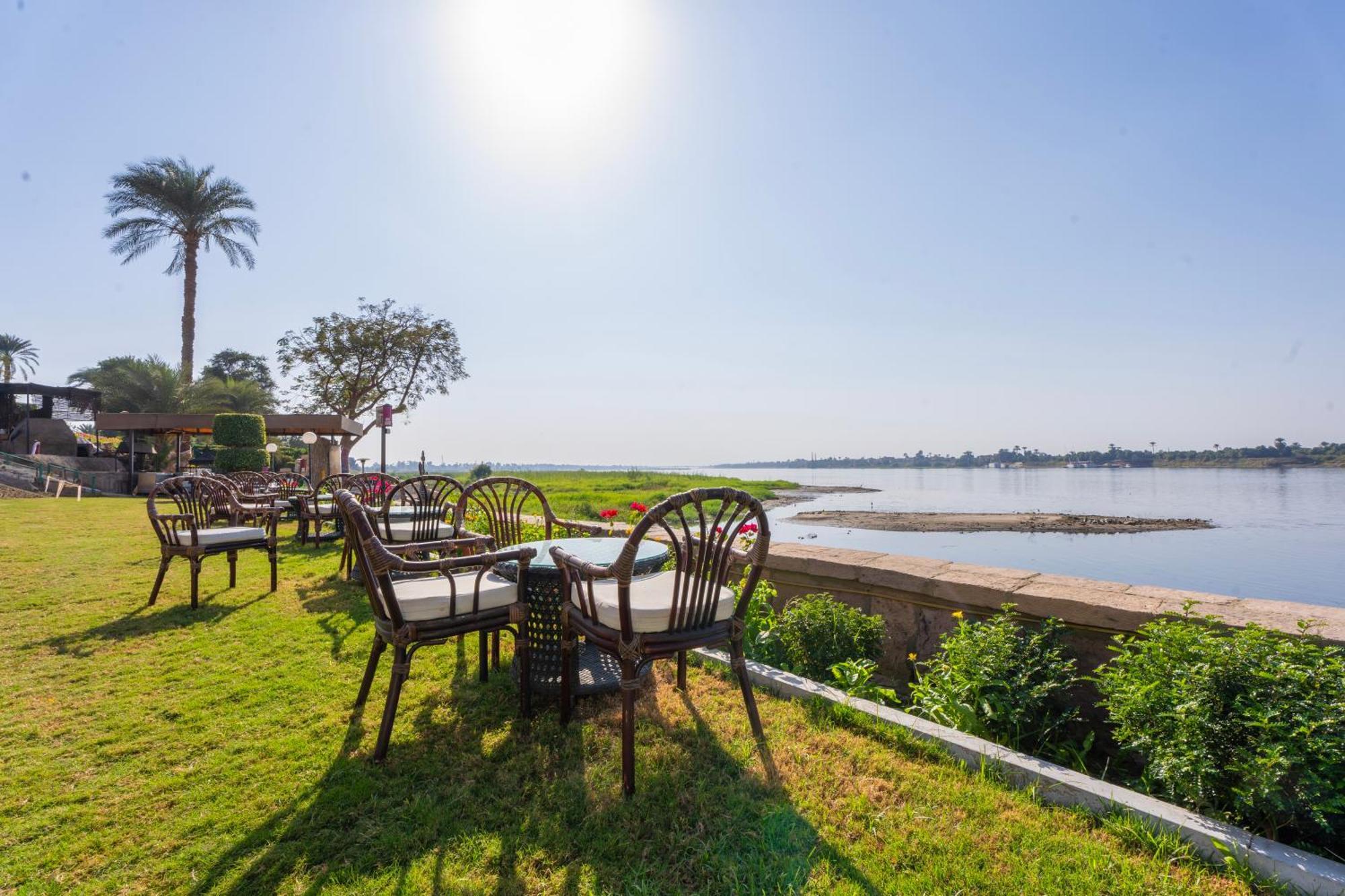 โจลี วิลล์ รีสอร์ต แอนด์ สปา คิงส์ ไอส์แลนด์ ลูเซอร์ Hotel ลักซอร์ ภายนอก รูปภาพ View of the Nile from the hotel