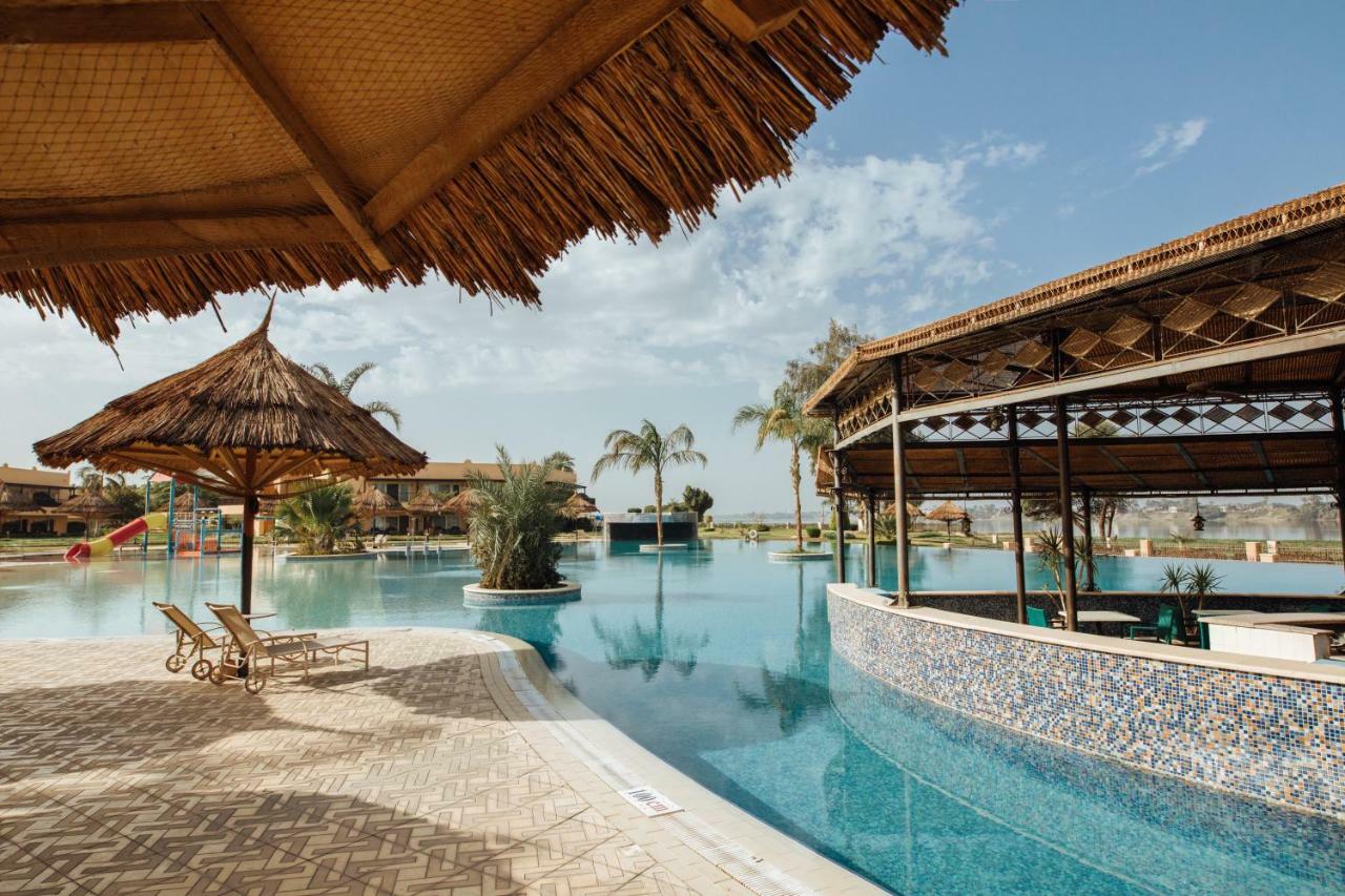 โจลี วิลล์ รีสอร์ต แอนด์ สปา คิงส์ ไอส์แลนด์ ลูเซอร์ Hotel ลักซอร์ ภายนอก รูปภาพ The resort's lagoon
