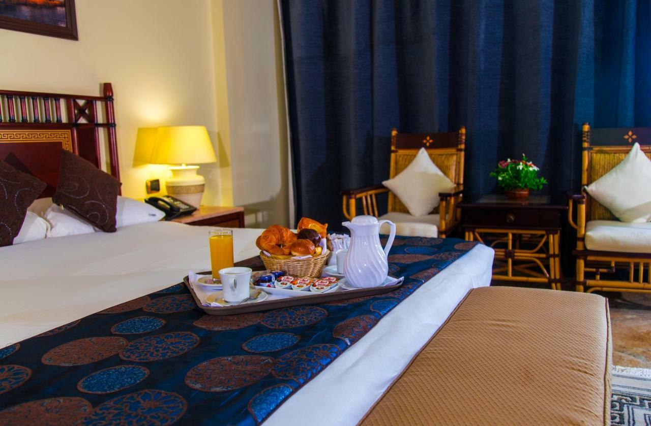 โจลี วิลล์ รีสอร์ต แอนด์ สปา คิงส์ ไอส์แลนด์ ลูเซอร์ Hotel ลักซอร์ ภายนอก รูปภาพ A room at the Nile Hilton