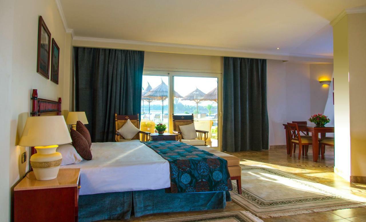 โจลี วิลล์ รีสอร์ต แอนด์ สปา คิงส์ ไอส์แลนด์ ลูเซอร์ Hotel ลักซอร์ ภายนอก รูปภาพ Suite at the Hilton Luxor