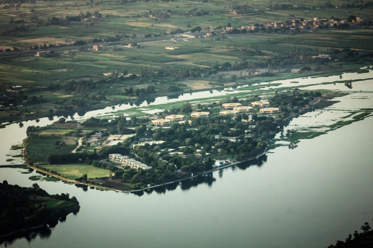 โจลี วิลล์ รีสอร์ต แอนด์ สปา คิงส์ ไอส์แลนด์ ลูเซอร์ Hotel ลักซอร์ ภายนอก รูปภาพ View of the village from the hill