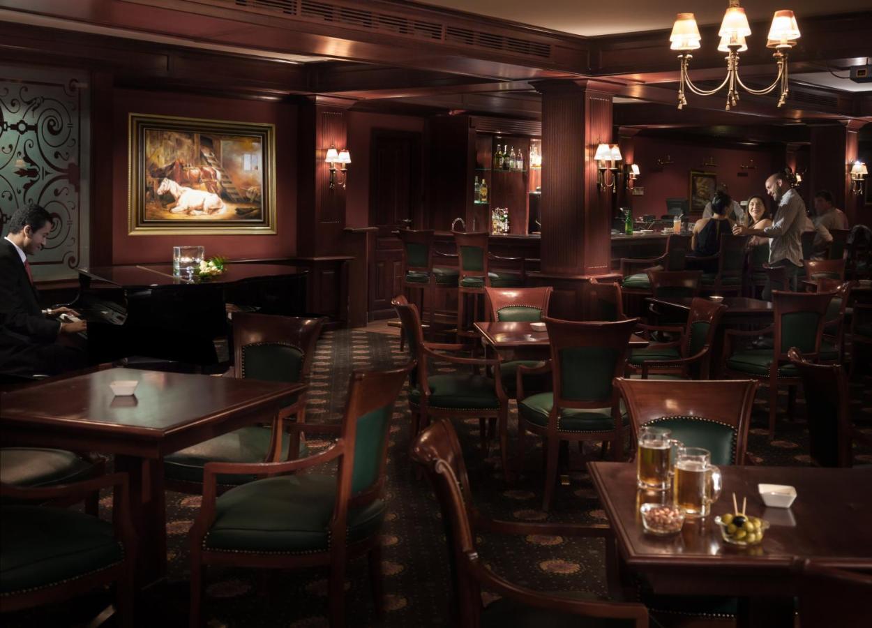 โจลี วิลล์ รีสอร์ต แอนด์ สปา คิงส์ ไอส์แลนด์ ลูเซอร์ Hotel ลักซอร์ ภายนอก รูปภาพ The interior of the bar