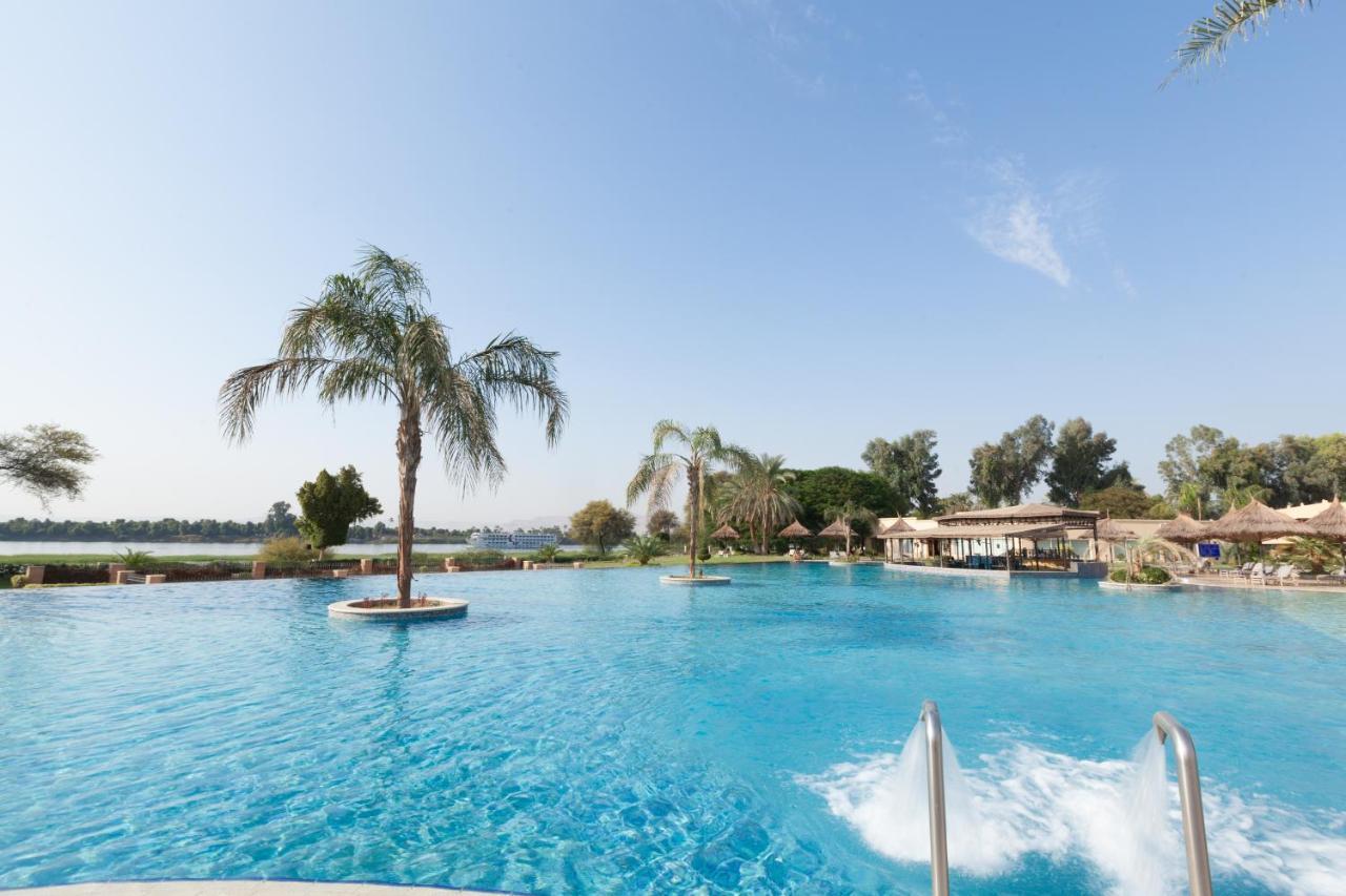 โจลี วิลล์ รีสอร์ต แอนด์ สปา คิงส์ ไอส์แลนด์ ลูเซอร์ Hotel ลักซอร์ ภายนอก รูปภาพ The pool at the Nile Country Club